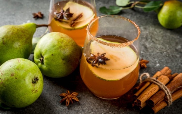 5 Cocktail Hacks for Healthier Holiday Drinking