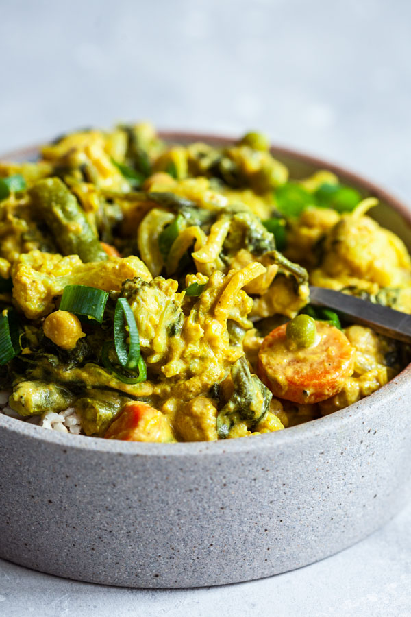 Weeknight Vegan Cashew Chickpea Korma | The Full Helping