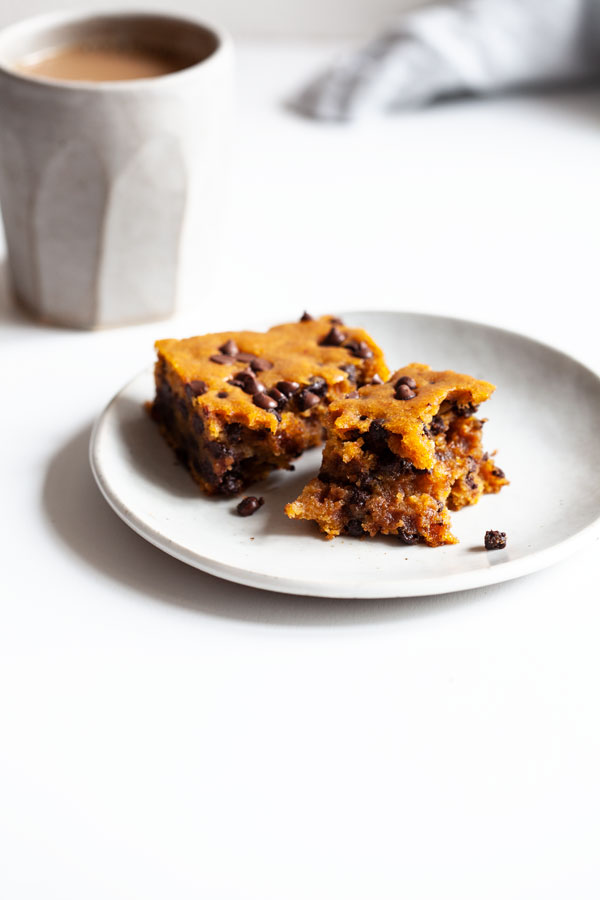 Cakey Vegan Pumpkin Chocolate Chip Blondies