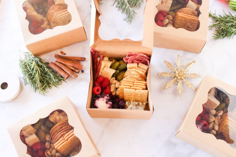 DIY grazing boxes! A cute and easy covid-friendly appetizer or holiday gift. Get the details here: fitnessista.com